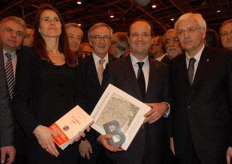La ministra de Cultura del govern francès, Aurélie Filippetti i el president de la República Francesa, François Hollande amb les autoritats catalanes