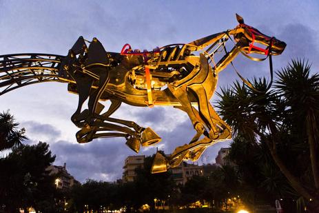 El Cavall de Barcelona, d'Antigua y Barbuda, icona del projecte