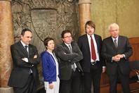 Jaume Ciurana, Chus Martínez, Àlex Susanna, Albert Serra i Ferran Mascarell, a la Sala Rosselló de la seu de l'IRL a Barcelona