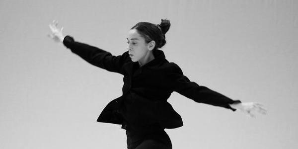 La coreògrafa María Muñoz balla ‘Bach’ a la Filharmònica de París 