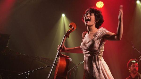 La violoncelliste Ana Carla Maza en tournée en France jusqu’à la fin de l’année