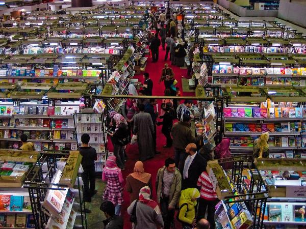 El Llull participa en la Feria Internacional del Libro de El Cairo para fomentar las traducciones del catalán al árabe 
