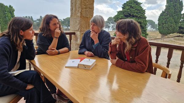 El Museu d'Arqueologia de Catalunya en Empúries acoge una residencia creativa internacional con la participación de Joana Gomila, Maria Callís, Alexandra Laudo y la poeta británica Alice Oswald