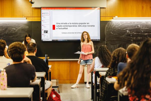 Arriben a València els participants a la primera estada lingüística d’aquest estiu