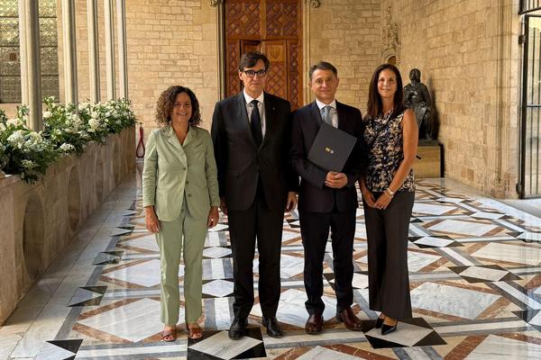 Jordi Ribas i la seva dona, Laura, amb el MHP President Salvador Illa i la consellera de Cultura, Sònia Hernández Almodóvar.