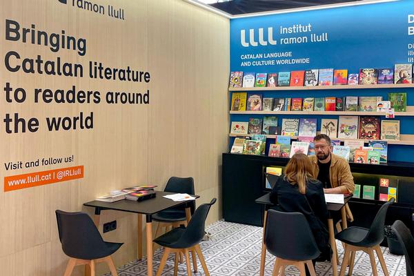 Més d'una vuitantena d'editorials i il·lustradors participen a l'estand del Departament de Cultura a la Fira del Llibre Infantil de Bolonya