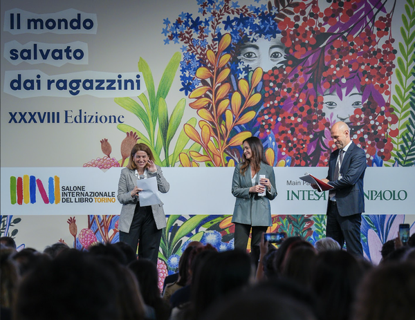 Anna Guitart, Annelena Benini i Silvio Viale durant l'anunci. Foto: Fabrizio Fiore, Salone Internazionale del Libro di Torino