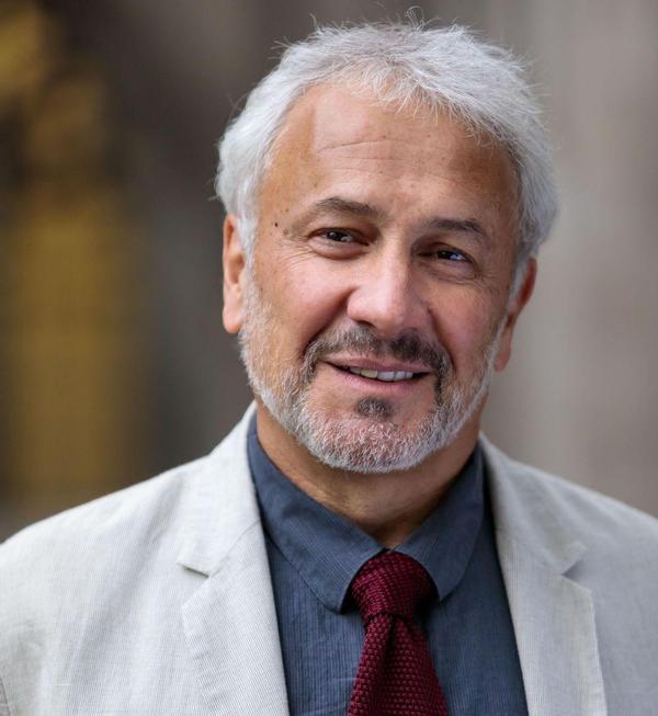 El professor a la Universitat de Chicago, Mario Santana, guanyador del 35è Premi Internacional Ramon Llull de Catalanística i a la Diversitat Cultural