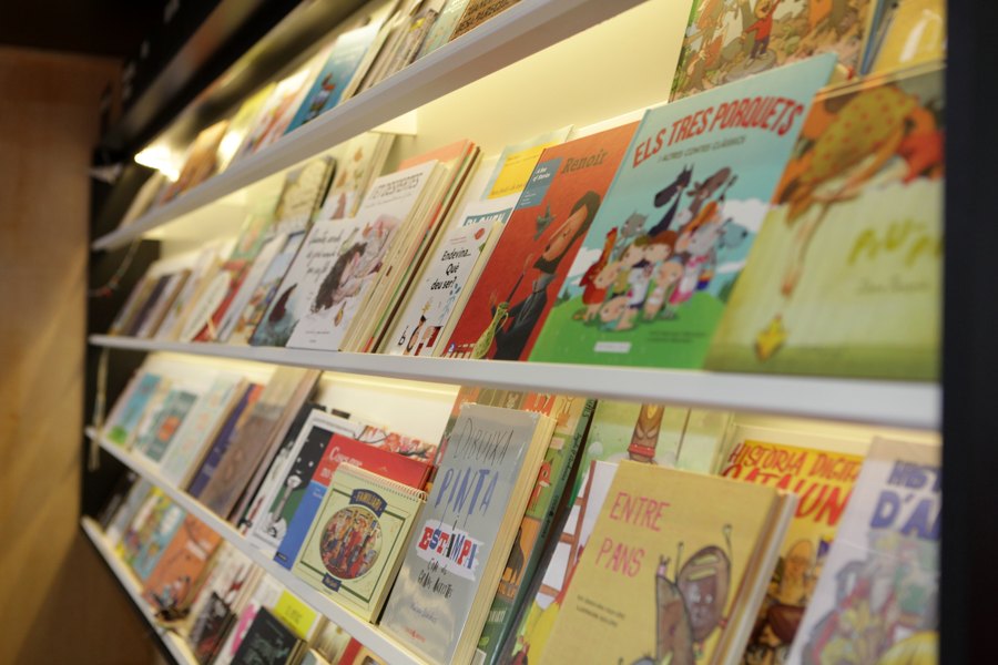 Llibres a l'estant de Catalunya i les Illes Balears a la Fira del Llibre infantil i juvenil de Bolonya / © ACN