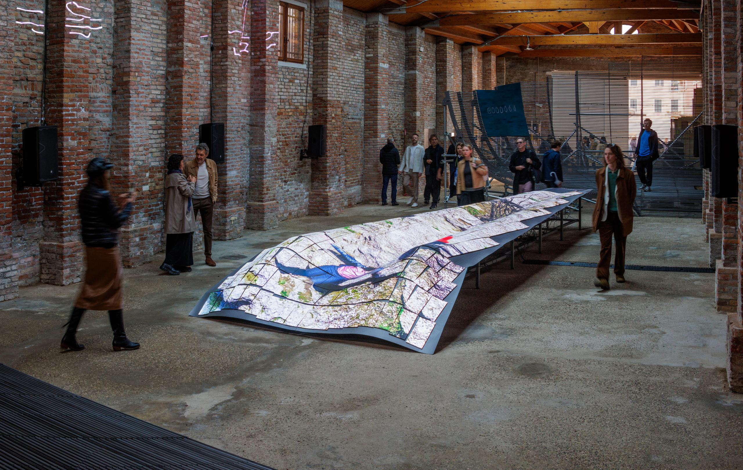 S’inaugura a Venècia l’exposició Paper Tears, de Claudia Pagès Rabal: la participació catalana a la Biennal d’Art 2026