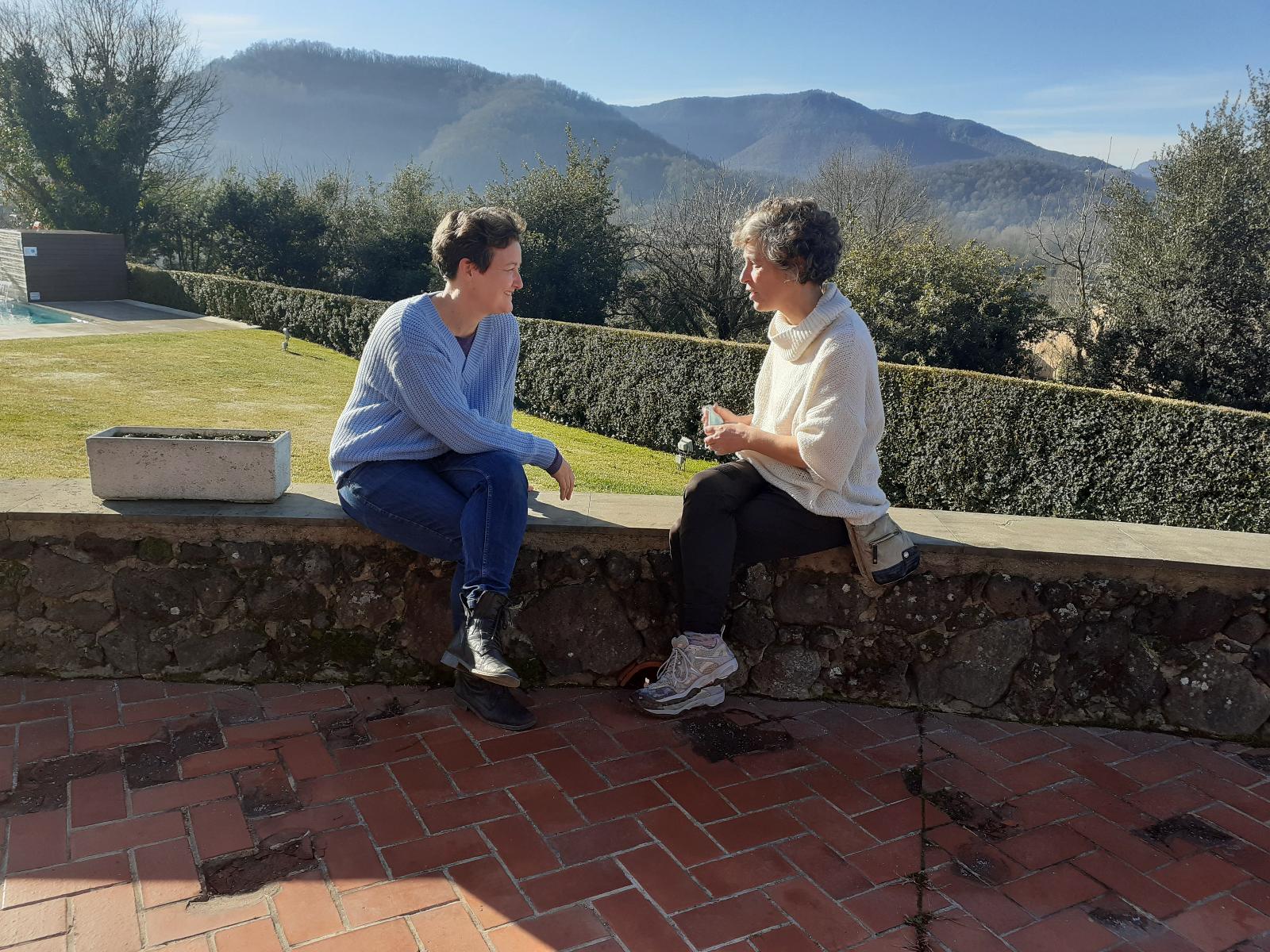 Ada Vilaró es reuneix amb l'escenografa i videasta Paula Bosch 