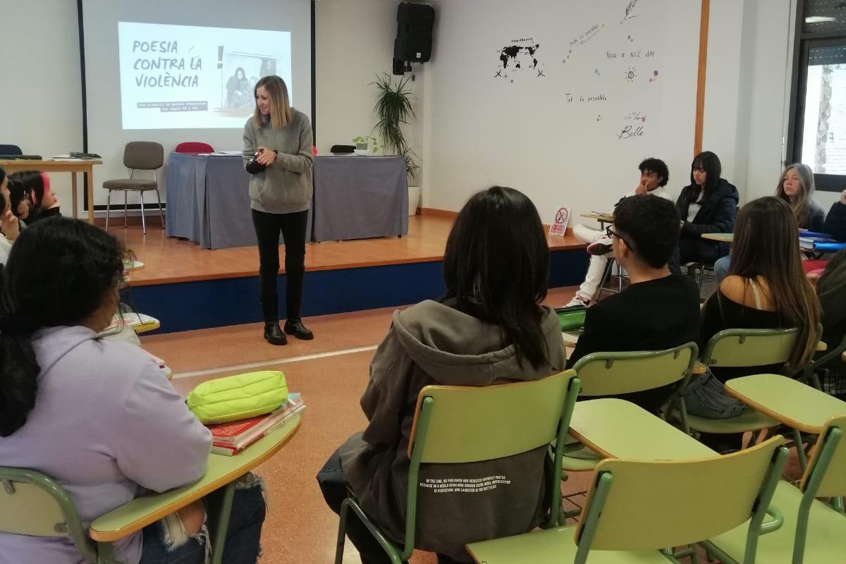 Taller de poesia contra la violència de Carolina Otero al Centre Espanyol Maria Moliner d’Andorra