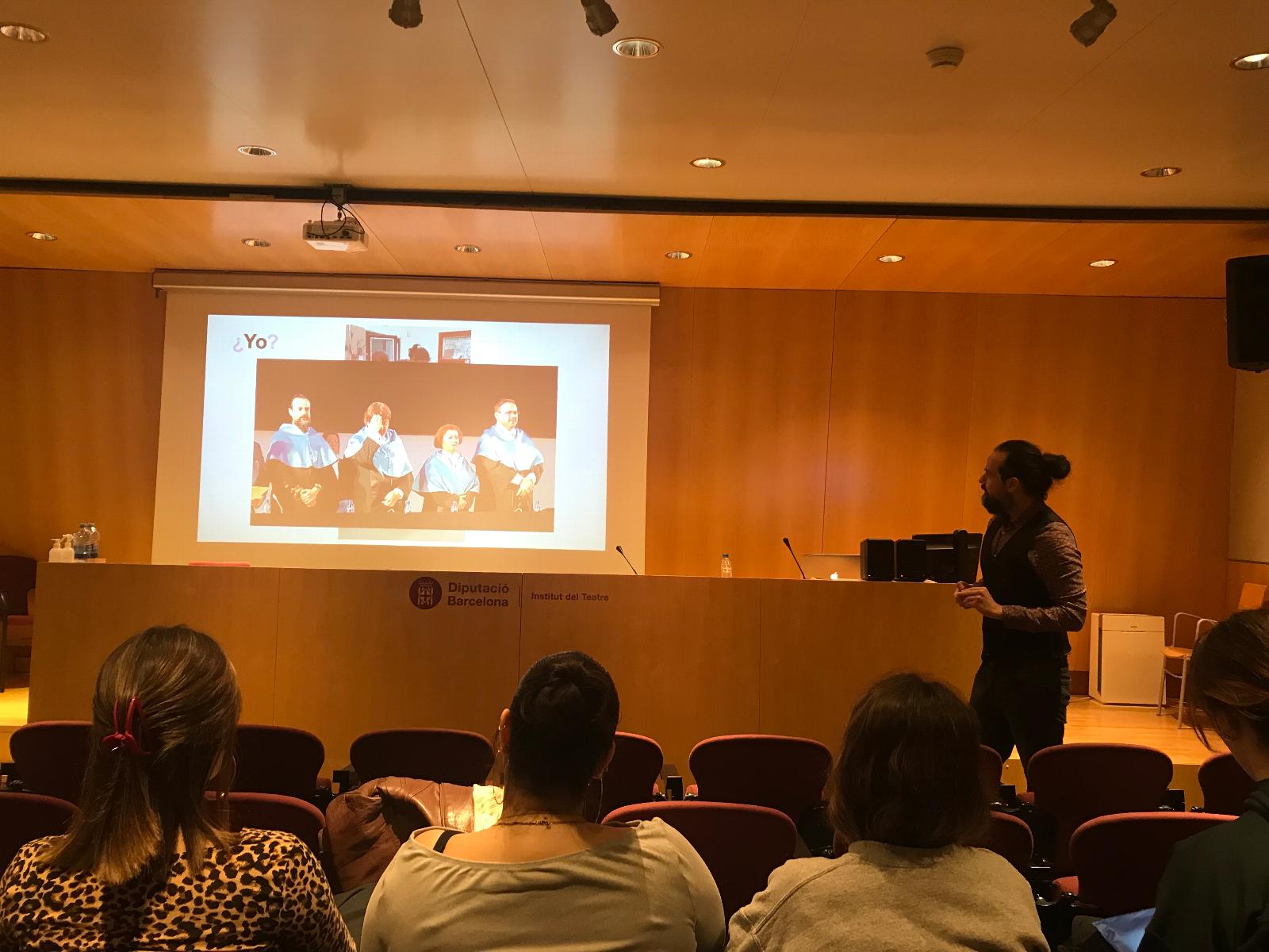 Emilio Méndez explica el seu mètode de treball als alumnes de l’Institut del Teatre