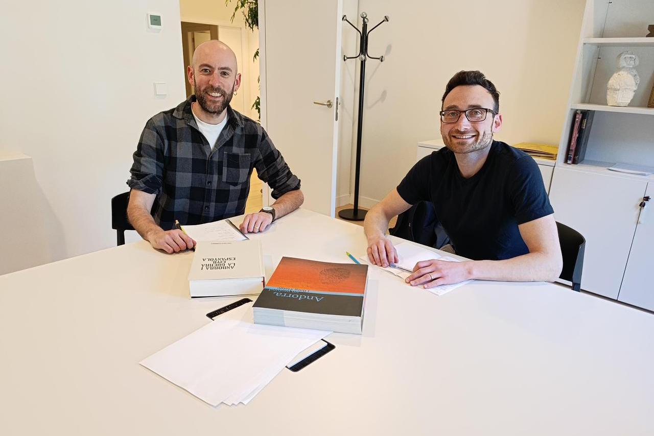 Jean-Michel Johnston visita el departament de Patrimoni Cultural i l’Arxiu Nacional d’Andorra