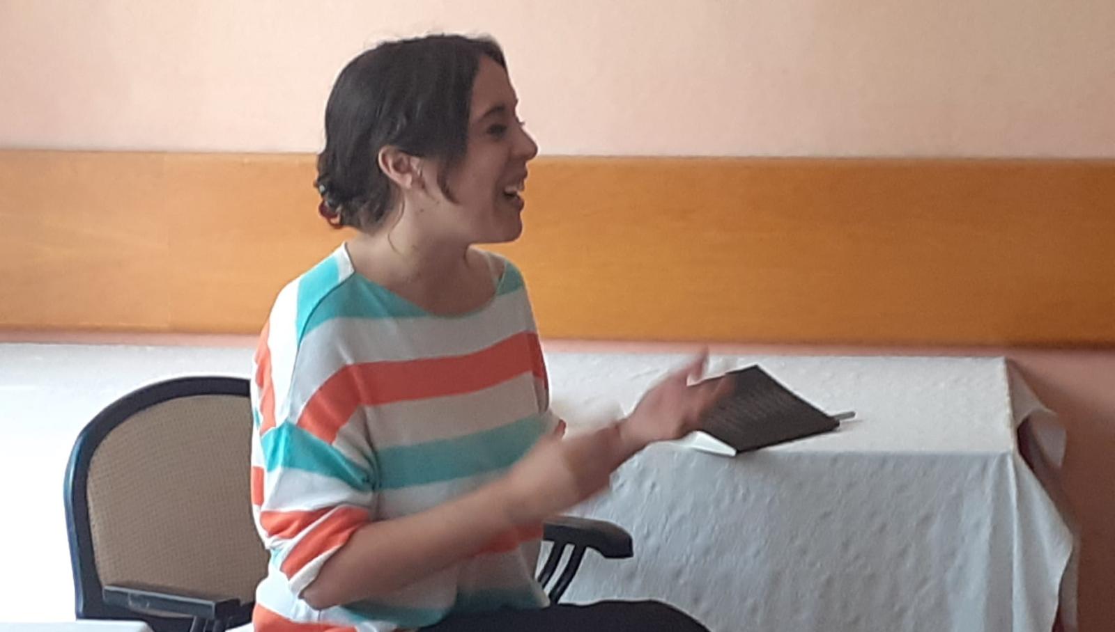 Marta Soldado presenta el seu projecte a la resta de residents