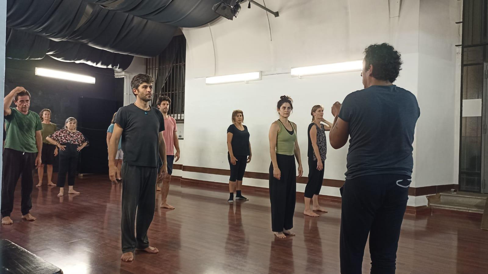Juan Carlos Miranda teaches a dramaturgy and movement workshop at the Girona Theater Association