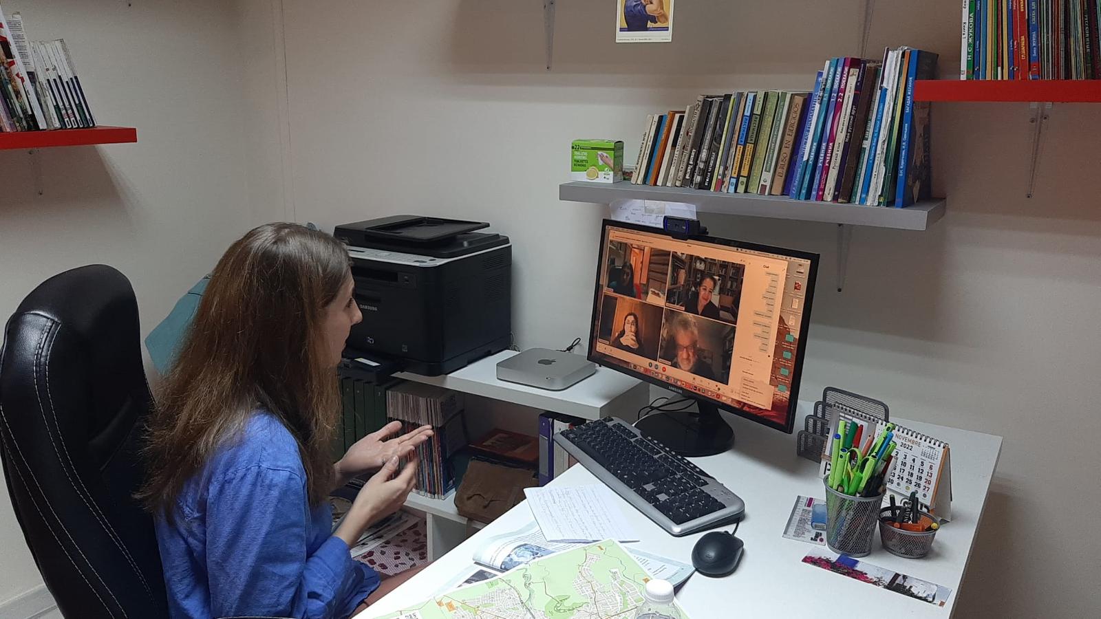 Daria Millet a una classe de ru a l'Interlingua d'Olot