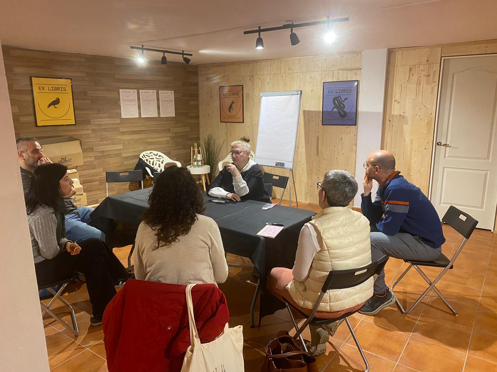 Literary creation workshop at Isop bookstore in Olot, led by Ana Rossetti