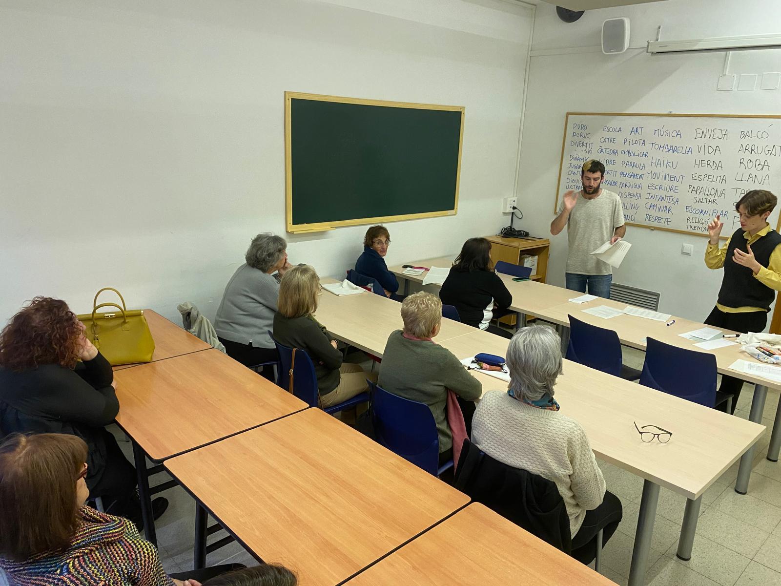 Taller de poesia i costura per a gent gran amb Anna Irina Russell i Joan Rotger