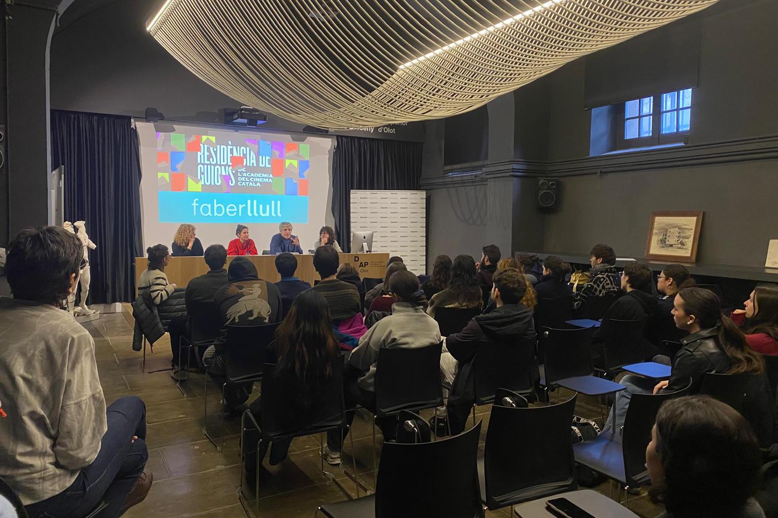 Guionistes residents a Faberllull comparteixen el seu procés creatiu amb alumnes de l’Escola d’Art d’Olot